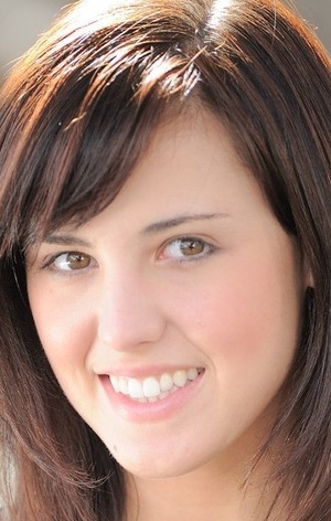 Брук Ли Адамс